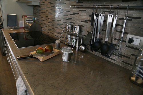 GREY LIMESTONE KITCHEN