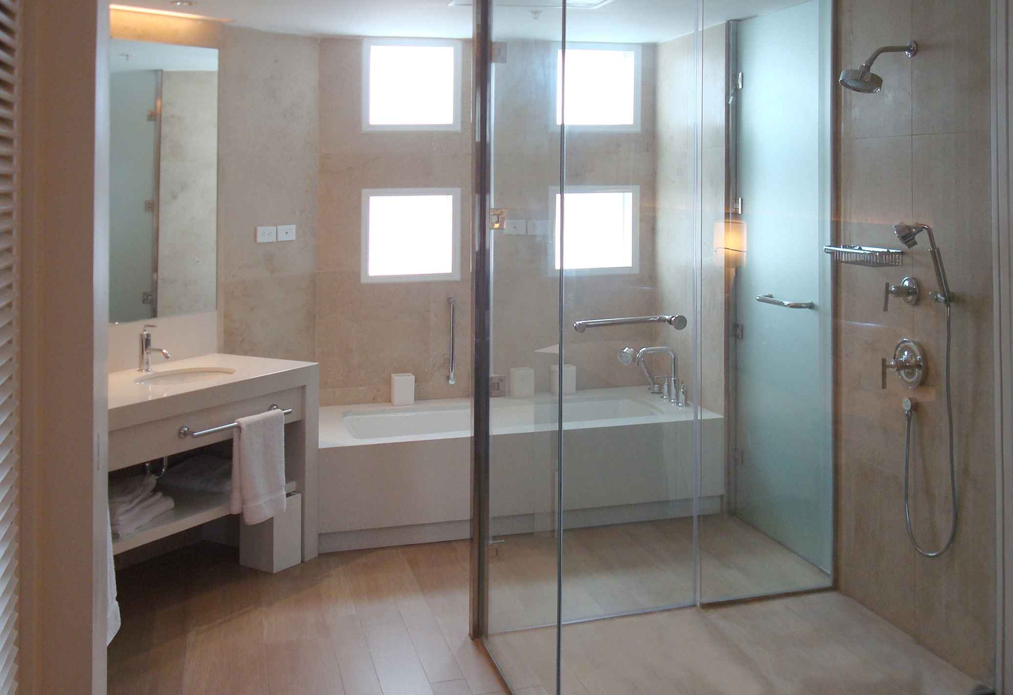 CLASSICO BATHROOM TRAVERTINE