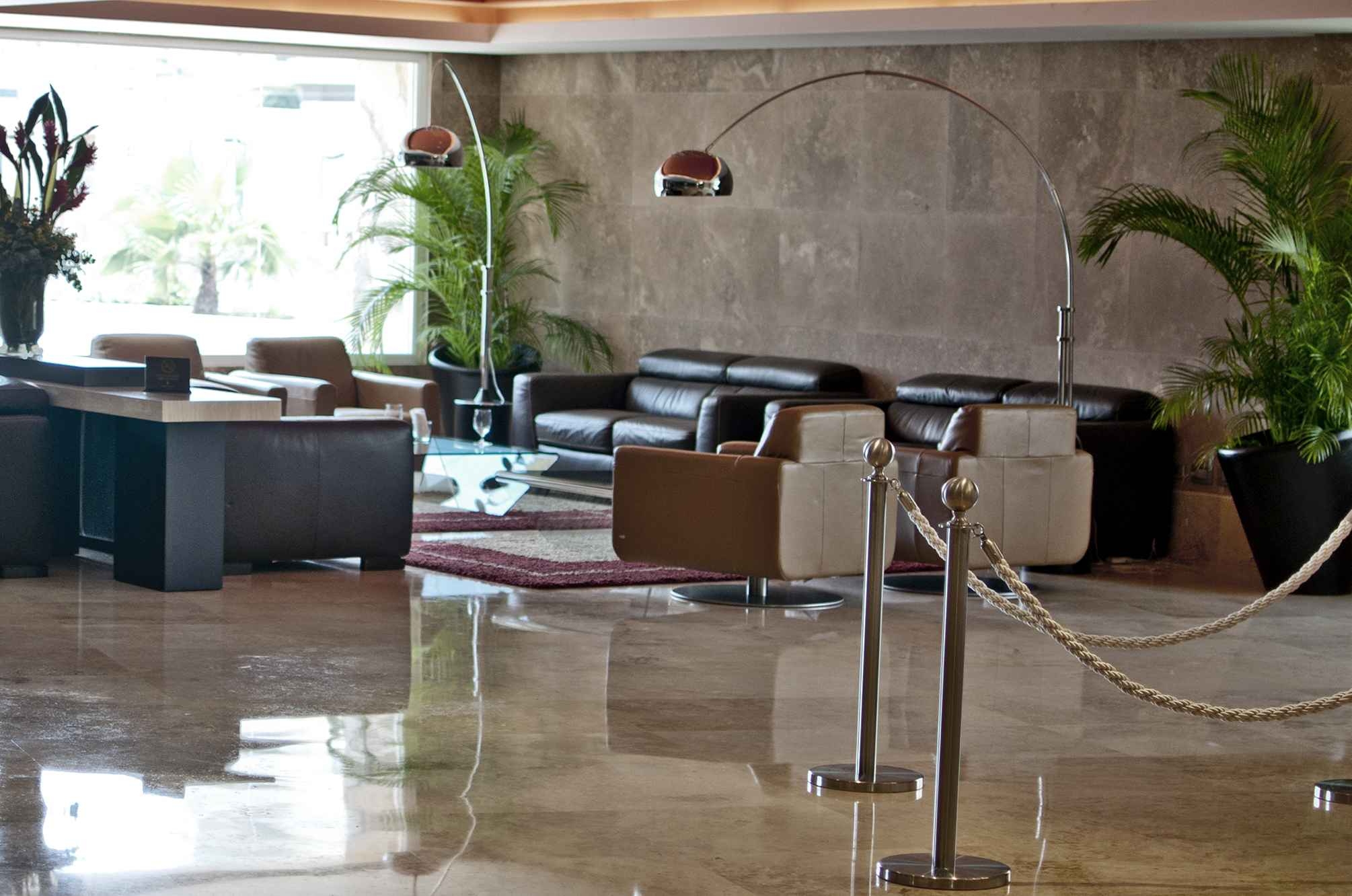 NOCE HOTEL FLOORING TRAVERTINE