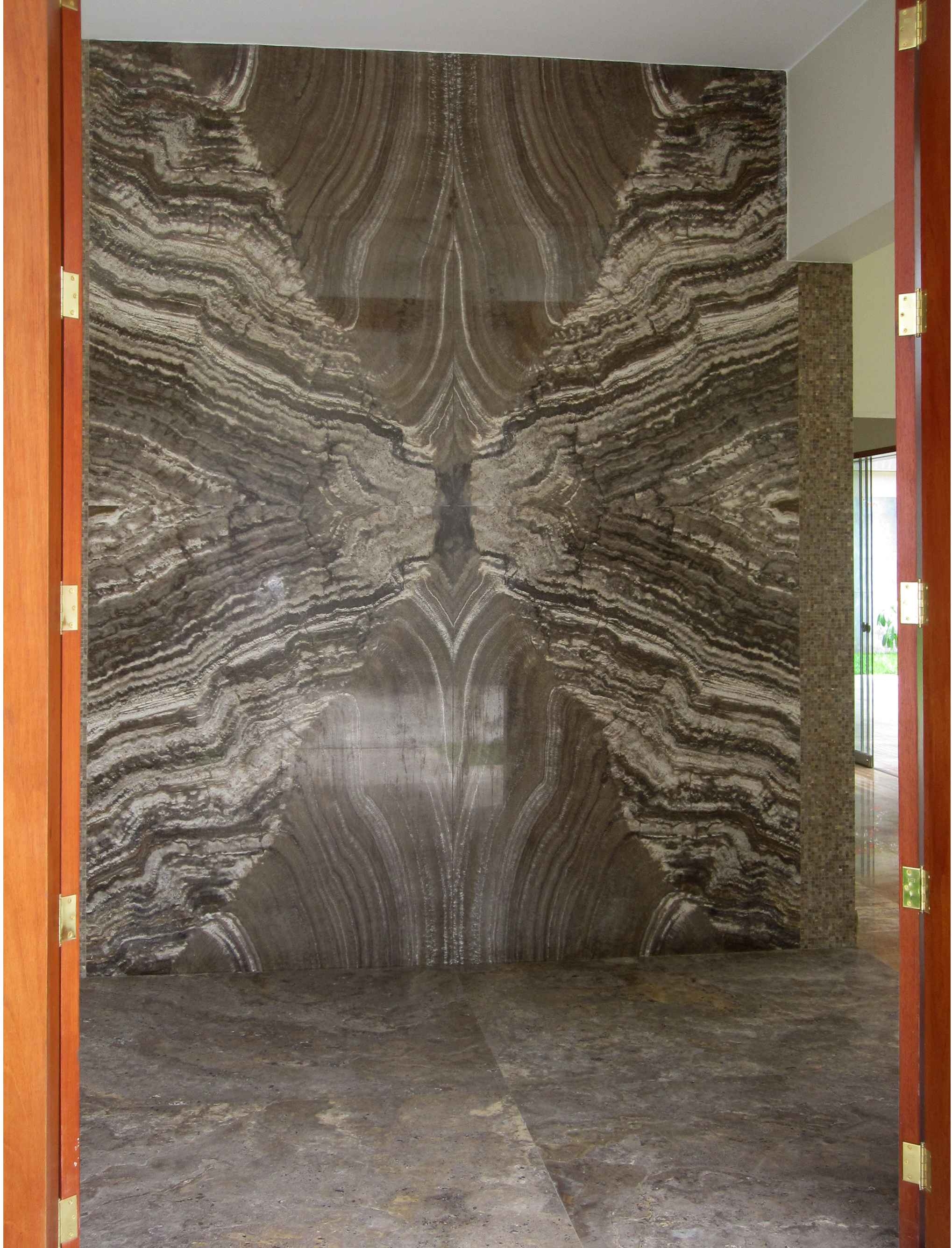 CRETA VEIN INDOOR OPEN BOOK TRAVERTINE