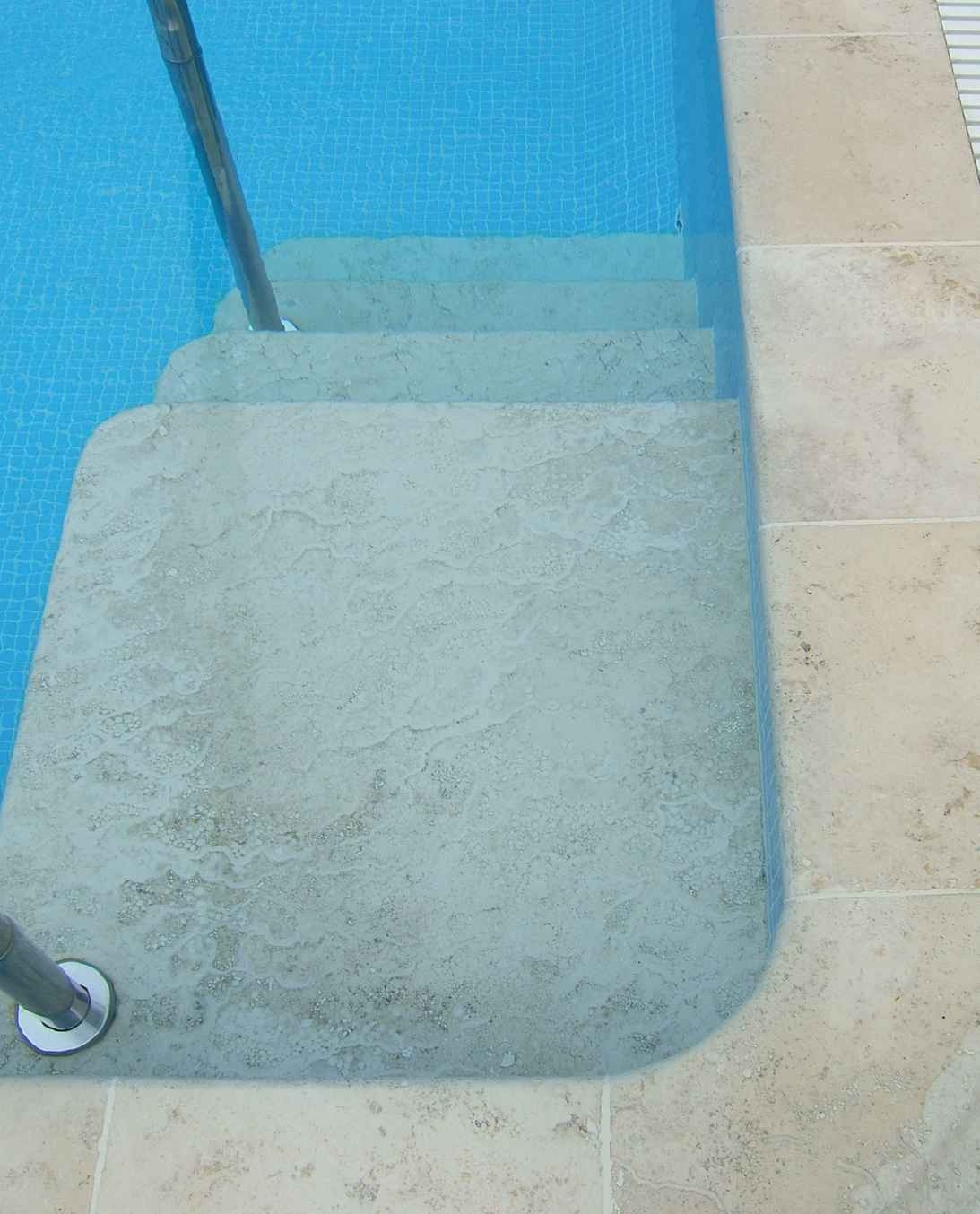 TUSCANY CREMA POOL TRAVERTINE