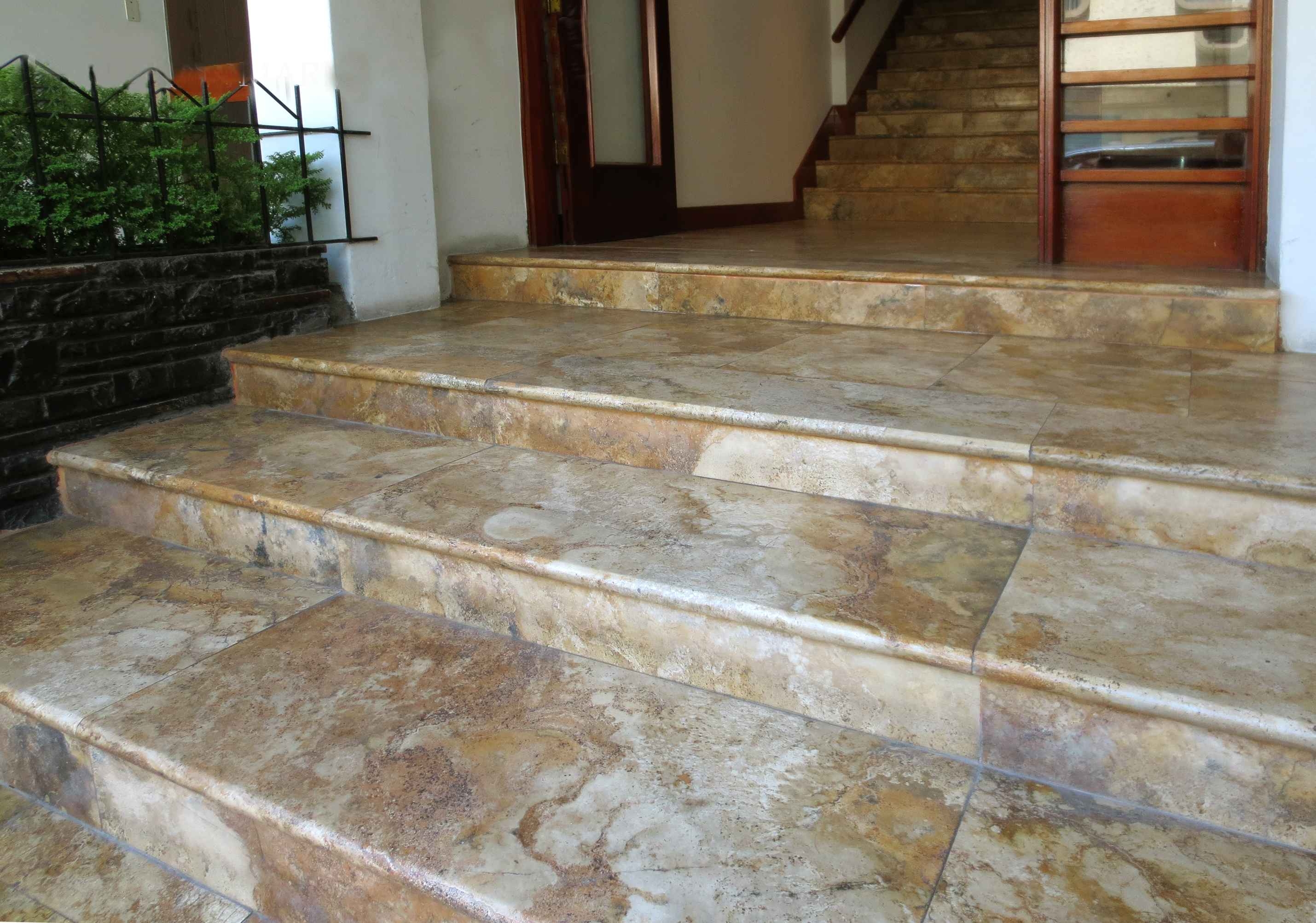 GOLDEN SIENNA STAIRS TRAVERTINE