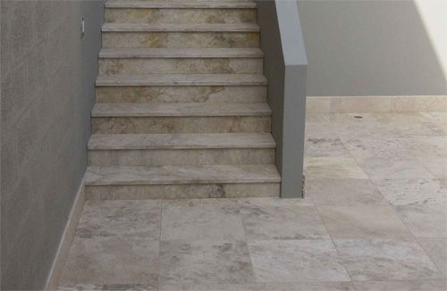 LIGHT CREMA STAIRS TRAVERTINE