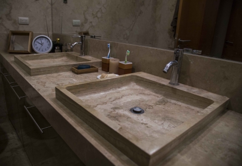 STORM BATHROOM TRAVERTINE