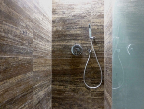 BROWNIE BATHROOM TRAVERTINE